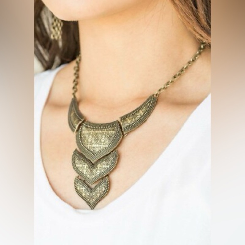 Elegant Gold Statement Necklace